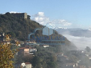 Casa Semi Indipendente in Vendita a Podenzana, 390'000€, 330 m²