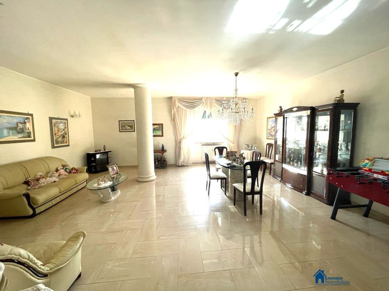 Casa Semi Indipendente in Vendita a Bari, 205'000€, 130 m²