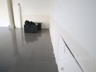 Negozio in Affitto a Busto Arsizio, 800€, 52 m²