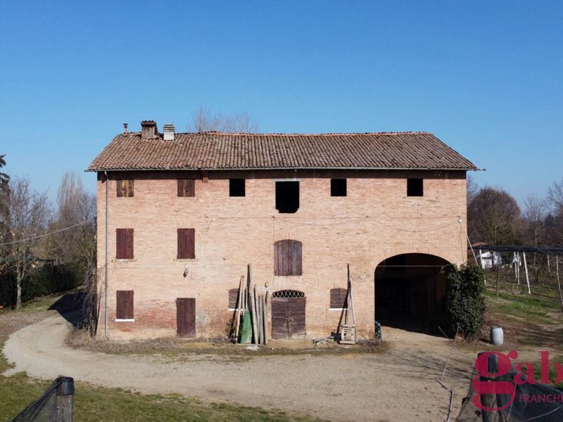 Casale in Vendita a Spilamberto, 280'000€, 750 m²