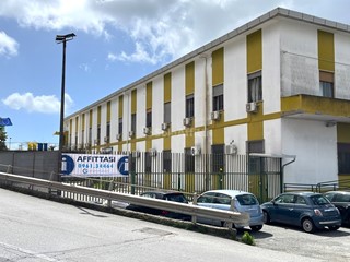Ufficio in Affitto a Catanzaro, zona Sant'Antonio, 4'500&euro;, 500 m²