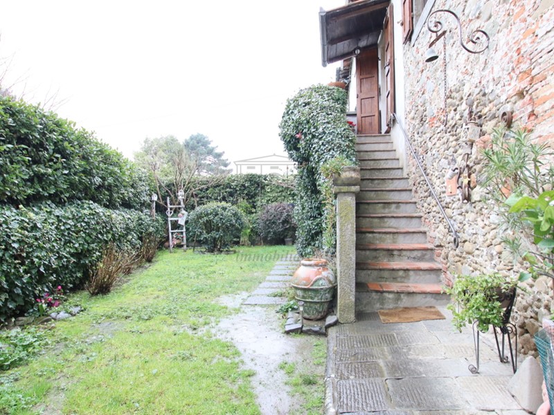 Casa Indipendente in Vendita a Capannori, zona Est, 240'000€, 180 m²