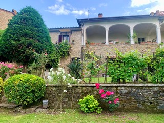 Casa Indipendente in Vendita a Capannori, zona Est, 240'000€, 180 m²