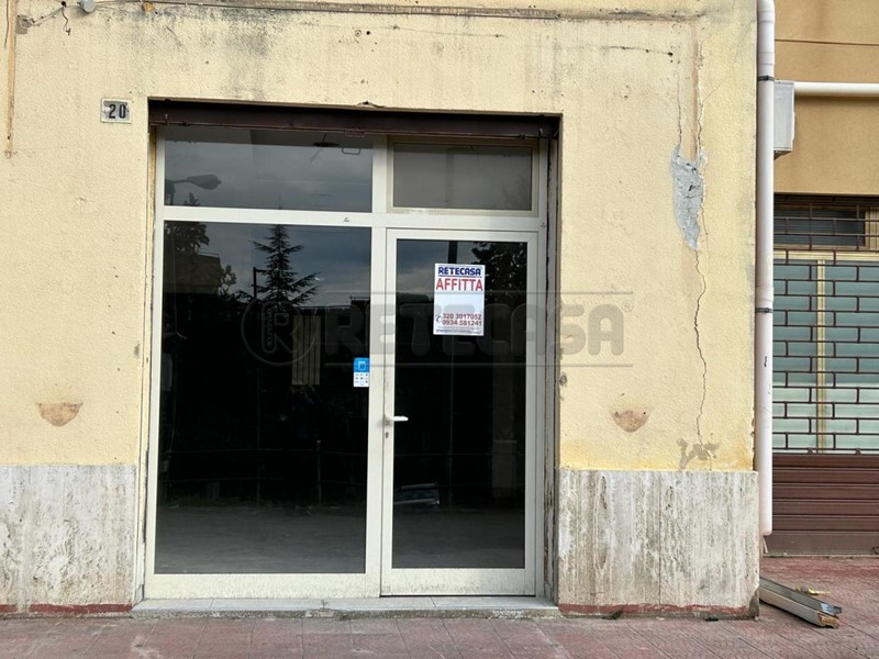 Immobile commerciale in Affitto a Caltanissetta, 500€, 70 m²