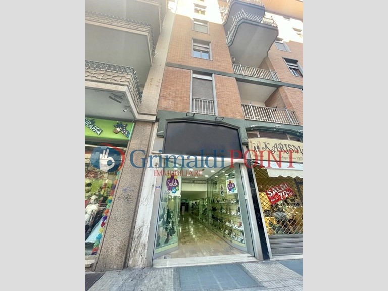 Immobile commerciale in Vendita a Lecce, 380'000&euro;, 269 m²