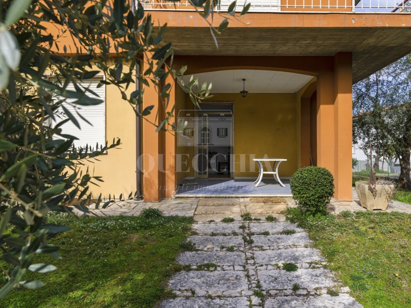 Casa Indipendente in Vendita a Desenzano del Garda, 780'000€, 350 m², con Box