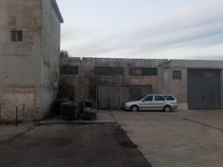 Capannone in Vendita a San Donaci, zona Via Tunisi 113, 170'000€, 600 m²