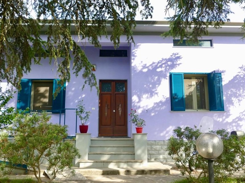 Villa in Vendita a Cascina, zona San Lorenzo Alle Corti, 525'000€, 288 m²