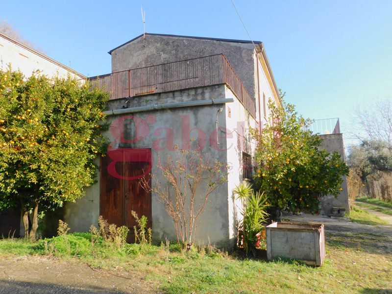 Casale in Vendita a Venafro, 190'000&euro;, 450 m²