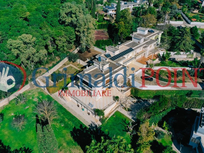 Casa Indipendente in Vendita a Lecce, 767 m², con Box