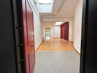 Ufficio in Affitto a Sarzana, 1'500€, 160 m²