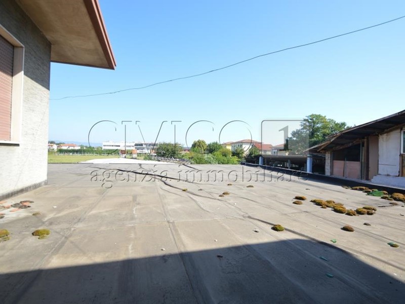 Casa Semi Indipendente in Vendita a Noventa Vicentina, 175'000€, 300 m², con Box