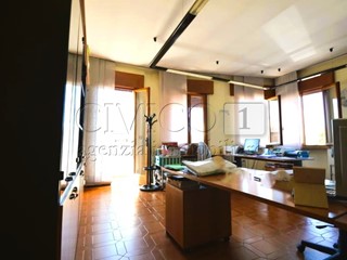 Casa Semi Indipendente in Vendita a Noventa Vicentina, 175'000€, 300 m², con Box