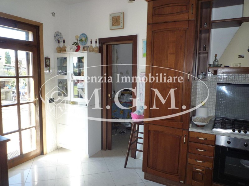 Casa Indipendente in Vendita a Santa Maria a Monte, zona San Donato, 450'000€, 290 m², con Box
