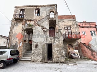 Casale in Vendita a Milazzo, 95'000€, 400 m²
