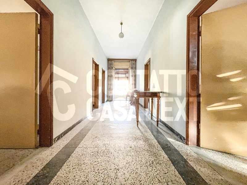 Appartamento in Vendita a Monte Roberto, zona Pianello Vallesina, 70'000€, 140 m²