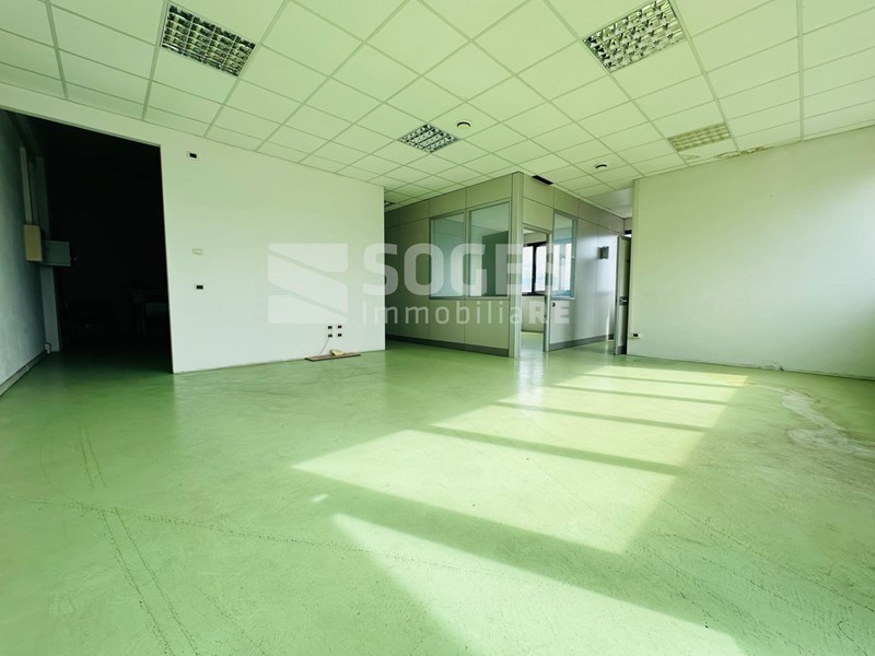 Immobile commerciale in Vendita a Figline e Incisa Valdarno, zona Industriale Figline Valdarno, 170'000€, 220 m²