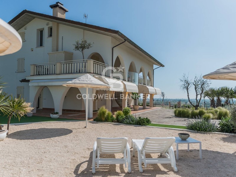 Villa in Vendita a Rimini, 1'680'000€, 440 m²