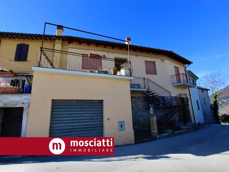 Casa Indipendente in Vendita a Pioraco, zona Seppio, 148'000€, 151 m²