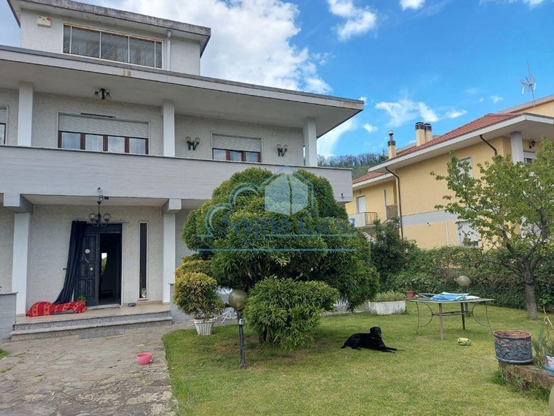 Villa in Vendita a Licciana Nardi, zona Monti, 310'000€, 430 m², arredato