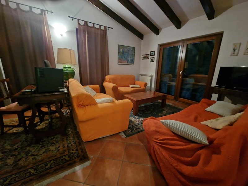 Villa in Vendita a Carrara, zona Marina di Carrara, 520'000€, 194 m²