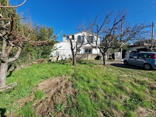 Villa in Vendita a Carrara, zona Marina di Carrara, 520'000€, 194 m²