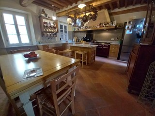 Casa Indipendente in Vendita a Capannori, zona San Gennaro, 475'000€, 150 m², arredato