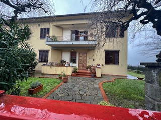 Villa bifamiliare in Vendita a Cerreto Guidi, 459'000€, 240 m², arredato, con Box