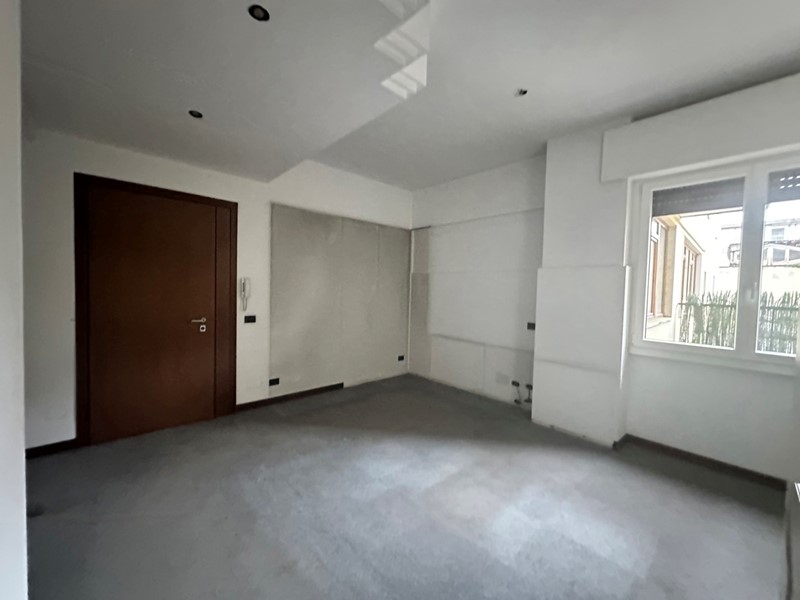 Ufficio in Affitto a Verona, 1'500€, 98 m²