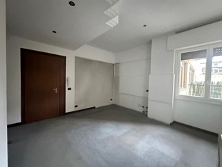 Ufficio in Affitto a Verona, 1'500€, 98 m²