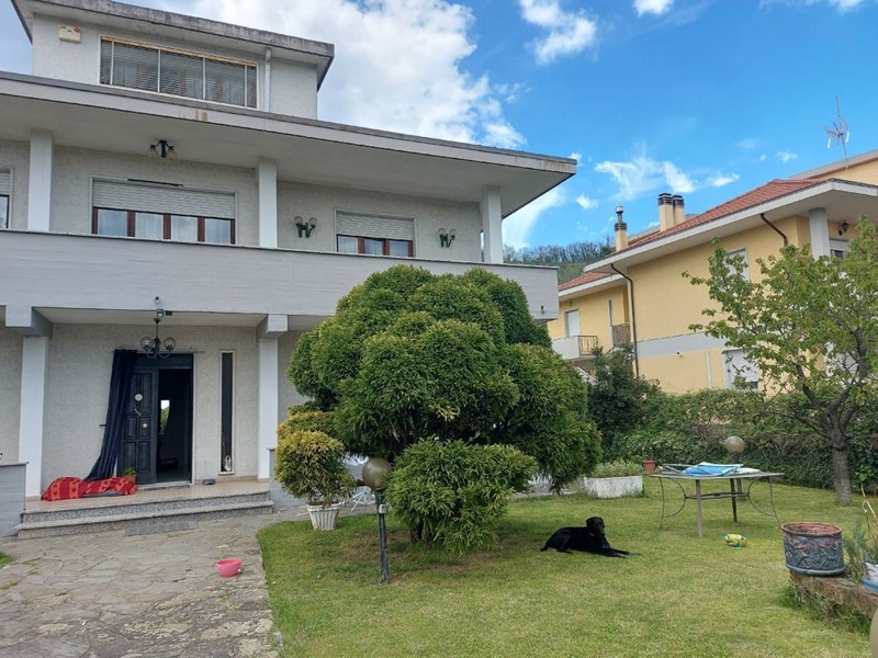 Casa Indipendente in Vendita a Licciana Nardi, zona Monti, 310'000€, 430 m²