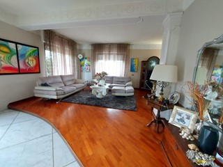 Casa Indipendente in Vendita a Licciana Nardi, zona Monti, 310'000€, 430 m²