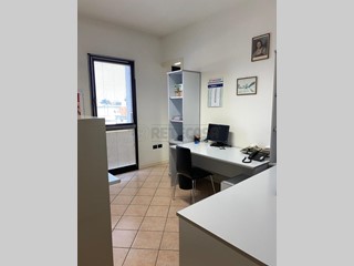 Ufficio in Affitto a Vicenza, 520€, , arredato