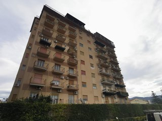 Quadrilocale in Vendita a Palermo, zona Pitrè, 149'500€, 135 m²