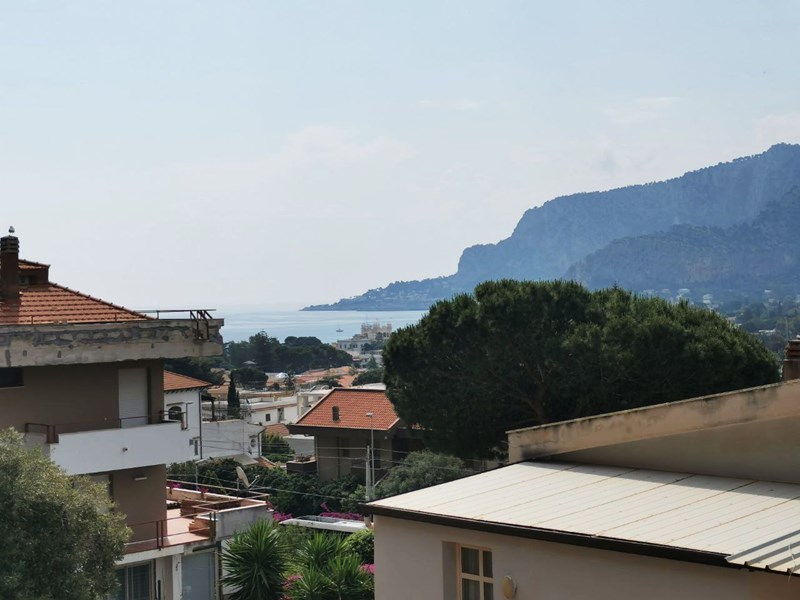 Trilocale in Affitto a Palermo, zona Mondello, 650€, 80 m²