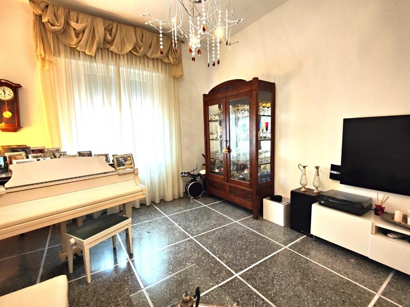 Appartamento in Vendita a Livorno, 195'000€, 140 m², arredato