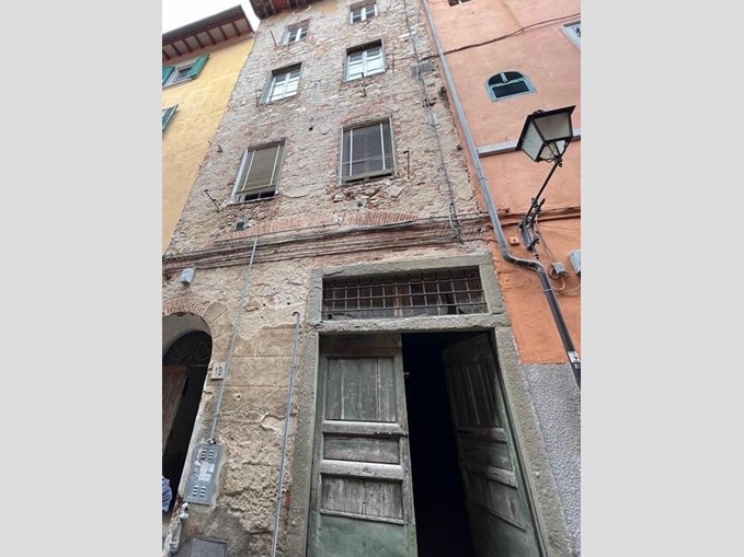 Appartamento in Vendita a Pisa, 450'000€, 250 m²