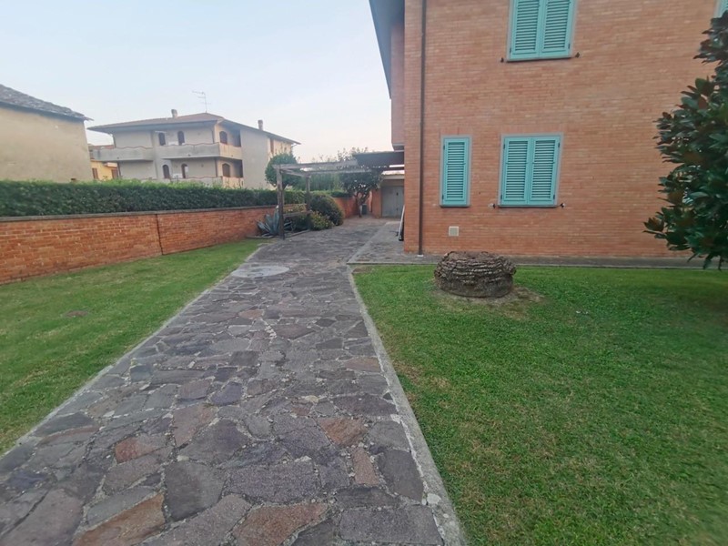 Villa in Vendita a Pisa, 710'000€, 360 m², con Box