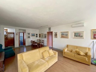 Villa in Vendita a Pisa, 710'000€, 360 m², con Box