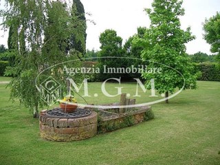 Casale in Vendita a Vicopisano, 1'100'000€, 430 m², arredato