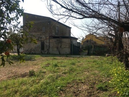 Casale in Vendita a Capua, 80'000€, 100 m²