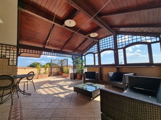 Appartamento in Vendita a Squillace, zona Lido, 440'000€, 318 m²