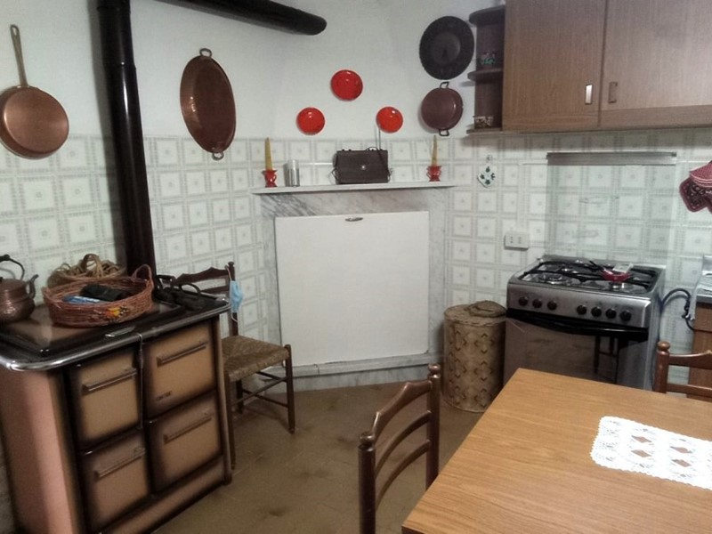 Casa Indipendente in Vendita a Fosdinovo, 60'000&euro;, 80 m²