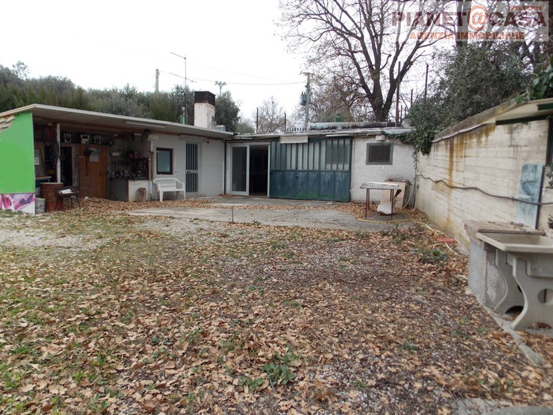 Rustico in Vendita a San Benedetto del Tronto, zona SANTA LUCIA, 150'000€, 8600 m²