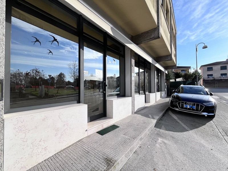Ufficio in Vendita a Pordenone, zona Vallenoncello, 75'000€, 91 m²