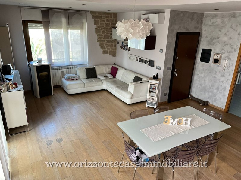 Appartamento in Vendita a Ascoli Piceno, zona Marino del Tronto, 230'000€, 180 m²