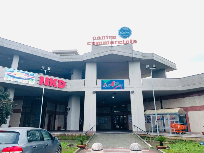 Attività commerciale in Affitto a Colleferro, zona VIA FONTANA DELL'OSTE, 1'000€, 30 m², arredato
