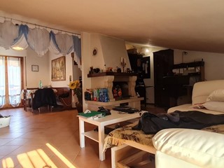 Appartamento in Vendita a Monteriggioni, zona Castellina Scalo, 340'000€, 180 m², con Box