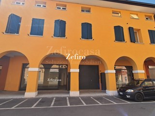 Negozio in Vendita a Cento, 60'000€, 35 m²