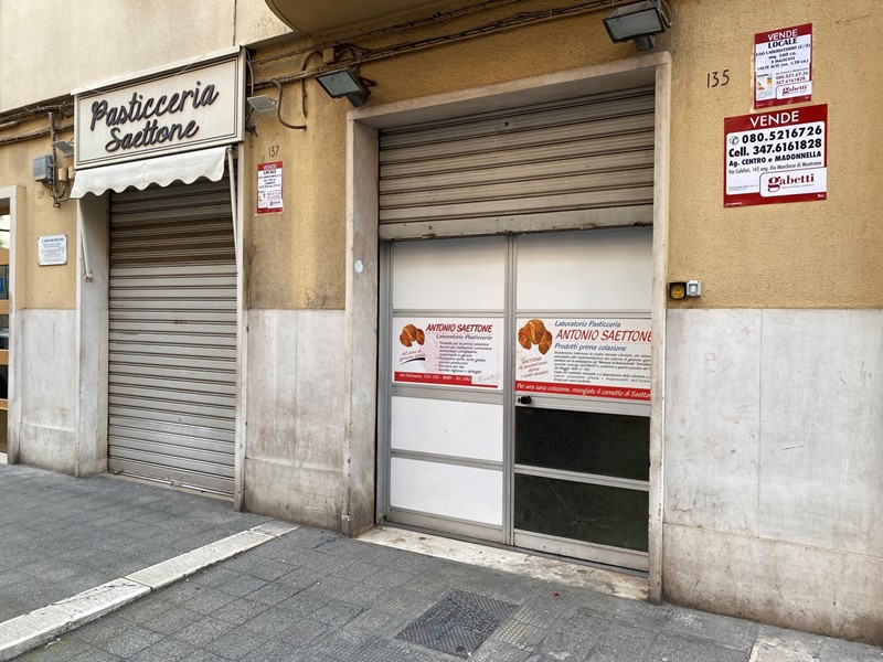Negozio in Vendita a Bari, 145'000€, 160 m²